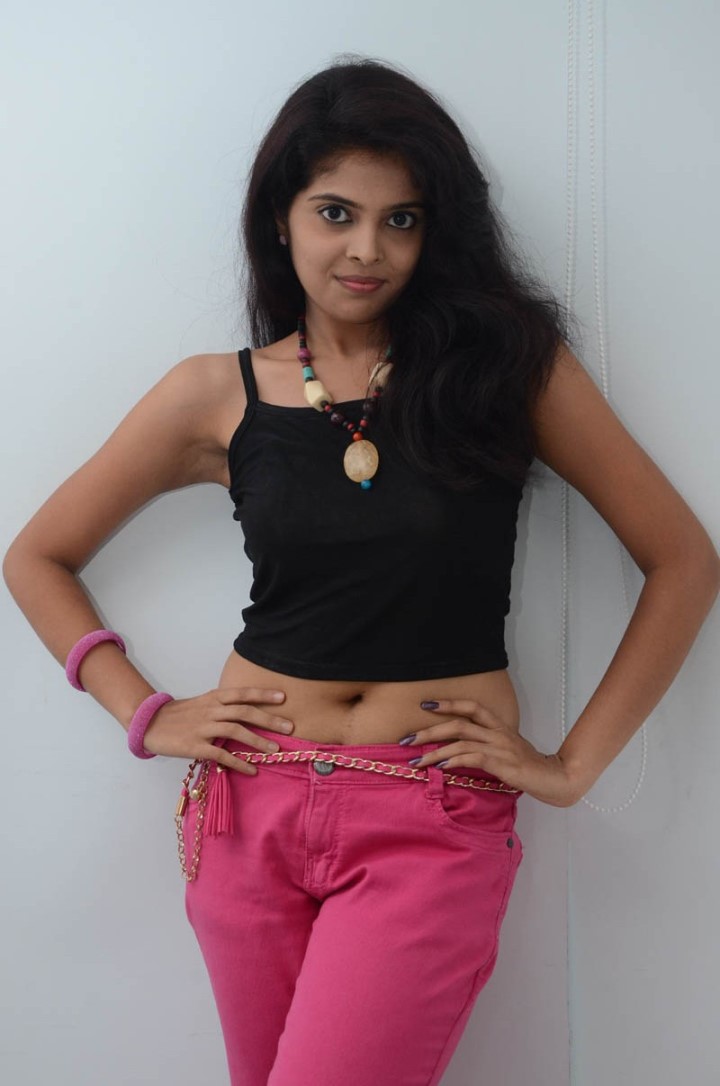 Actress Shravya Varma Hot Sexy Navel Show Photoshoot Stills 41