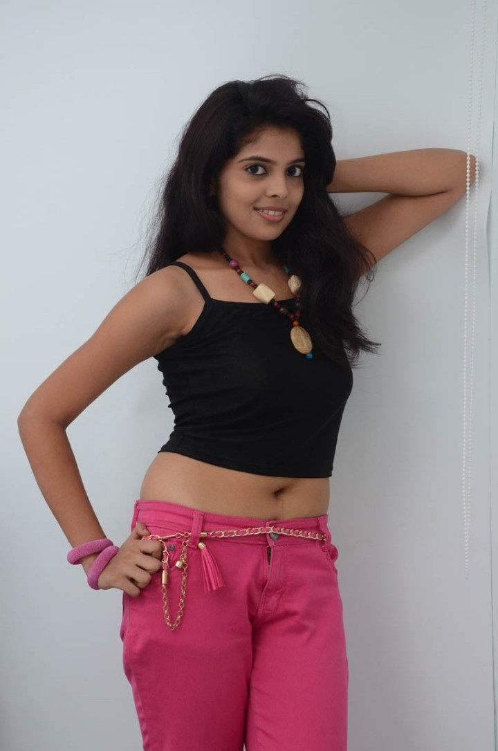 Actress Shravya Varma Hot Sexy Navel Show Photoshoot Stills 61