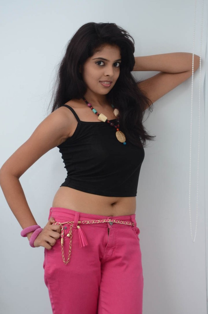 Actress Shravya Varma Hot Sexy Navel Show Photoshoot Stills 6H