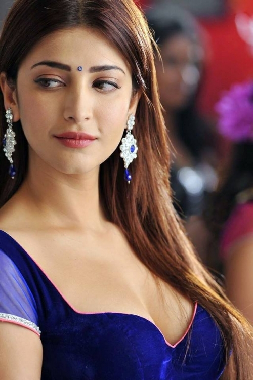 Actress Shruti Hassan Hot Sexy Navel Cleavage Show Photos From Yevadu Telugu Movie 59