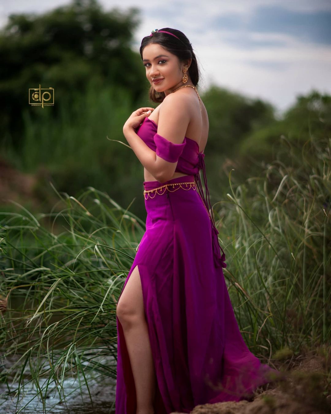 Actress Raveena Daha Hot Sexy Navel Cleavage Show In Sexy Aladdin Photoshoot Stills 0H