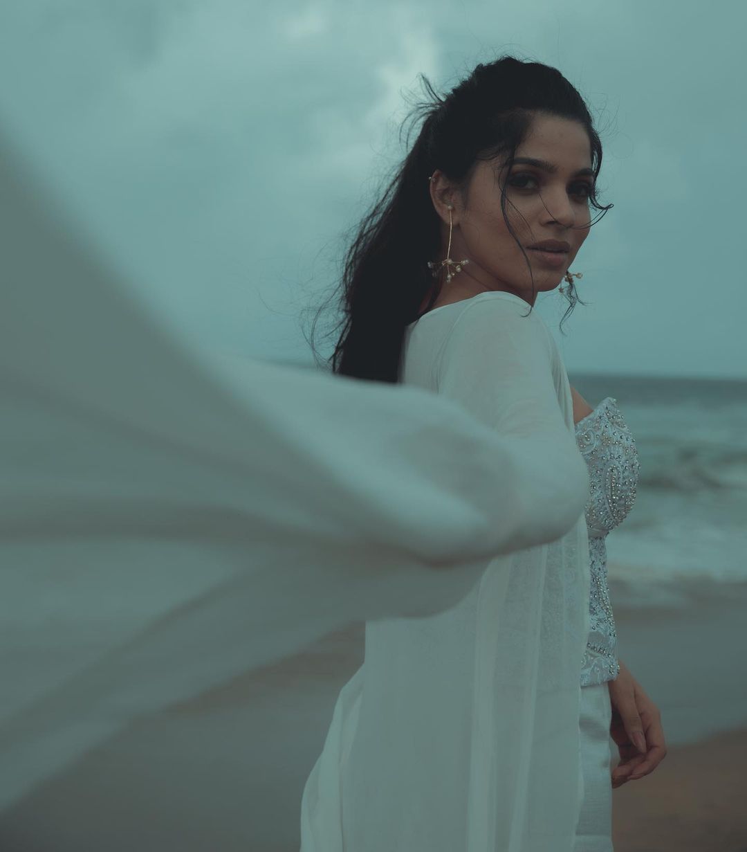 Actress Divya Bharathi Hot Sexy Cleavage Show In Beach Photoshoot Stills 0B