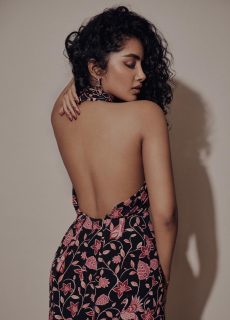 Actress Anupama Parameswaran Poses In A Hot & Sexy Backless Dress